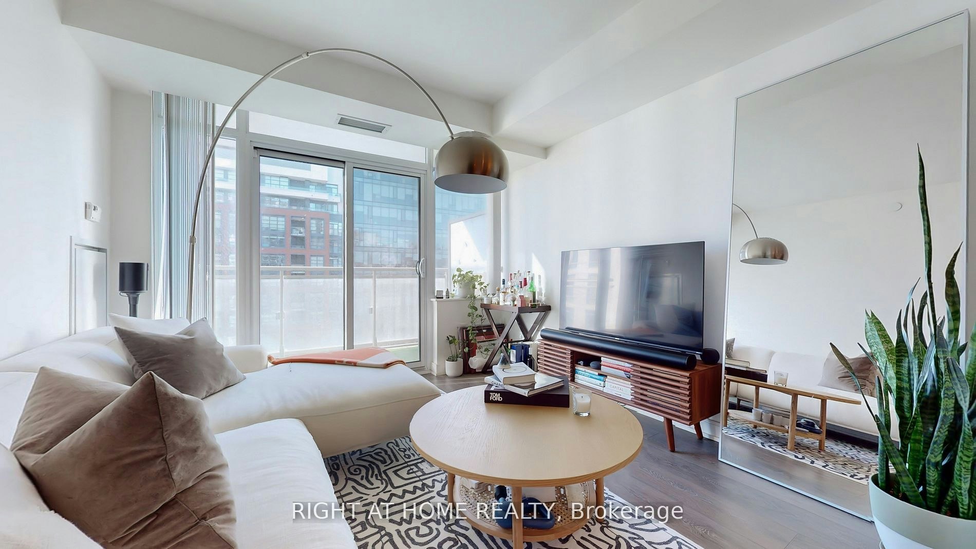1223-525 Adelaide Street W, Toronto, ON, M5V 0N7