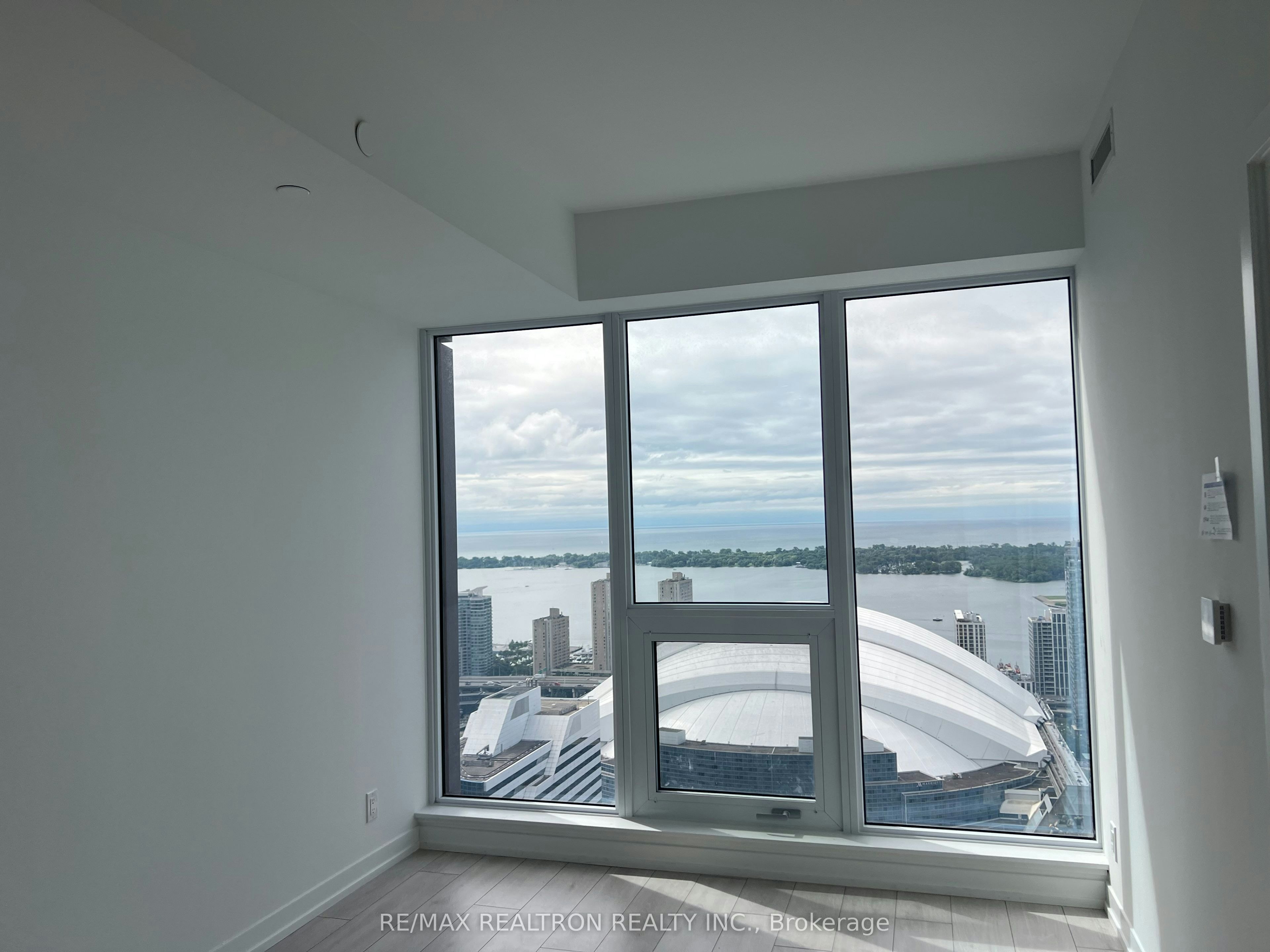 4715-55 Mercer Street, Toronto, ON, M5V 0W4 - 2