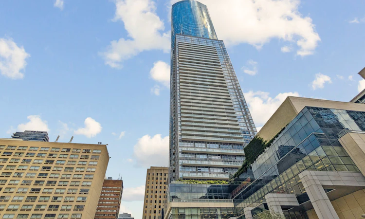 602-386 Yonge Street
