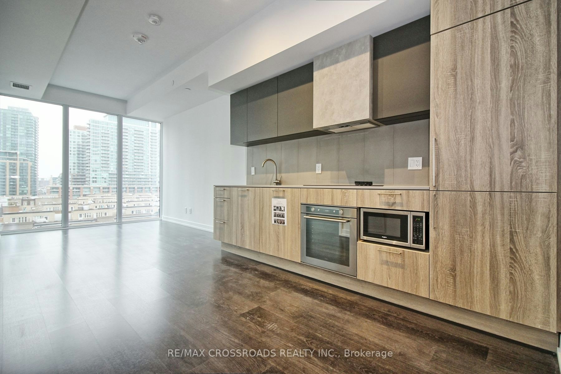 712-19 Western Battery Road, Toronto, ON, M6K 0E3 - 3