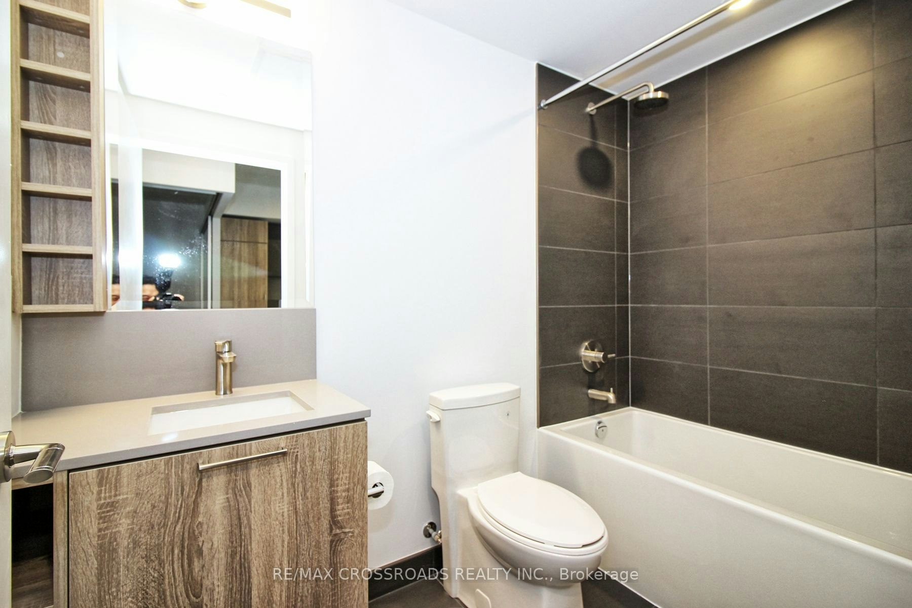 712-19 Western Battery Road, Toronto, ON, M6K 0E3 - 7