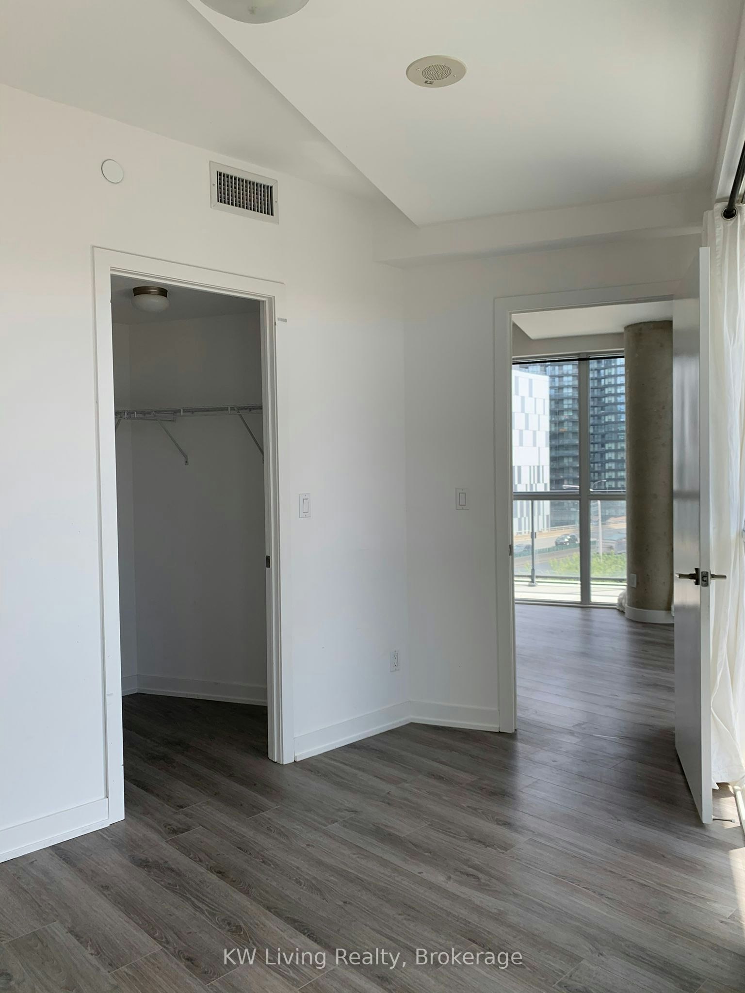 1105-50 Bruyeres Mews, Toronto, ON, M5V 0H8 - 4