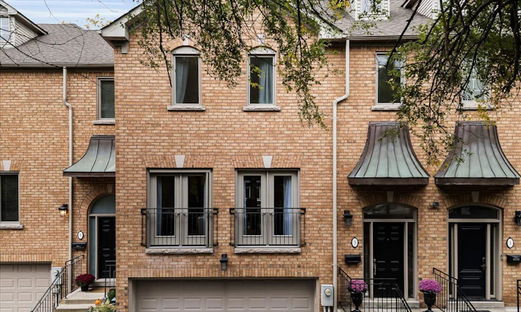 TH3-3525 Yonge Street