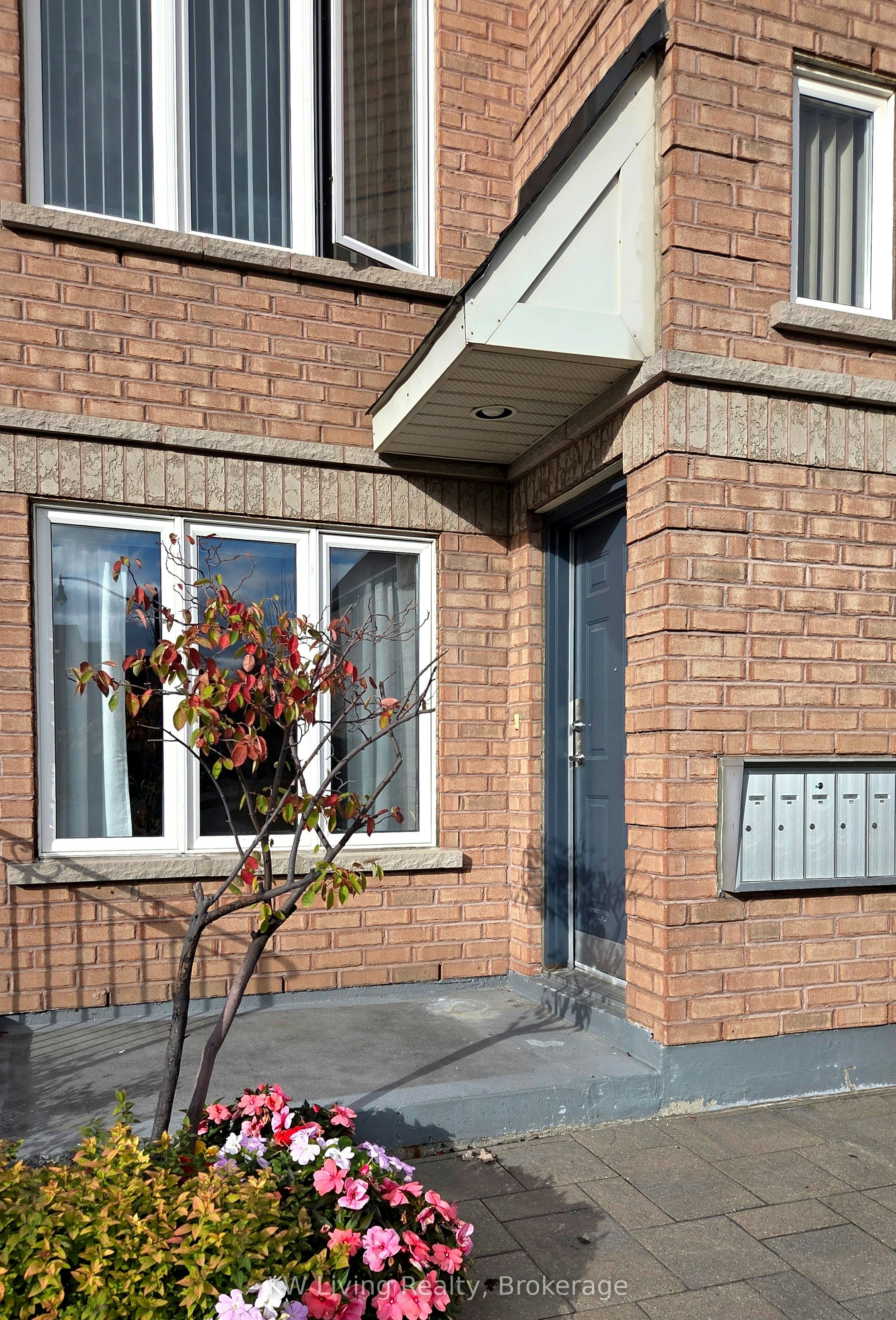 101-80 Aerodrome Crescent, Toronto, ON, M4G 4J1 - 2