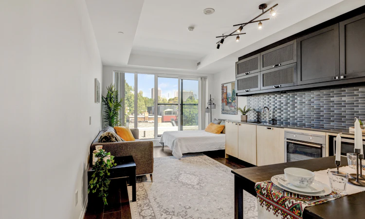 308-783 Bathurst Street