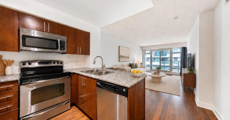 3210-2191 Yonge Street, Toronto, ON, M4S 3H8 - 2