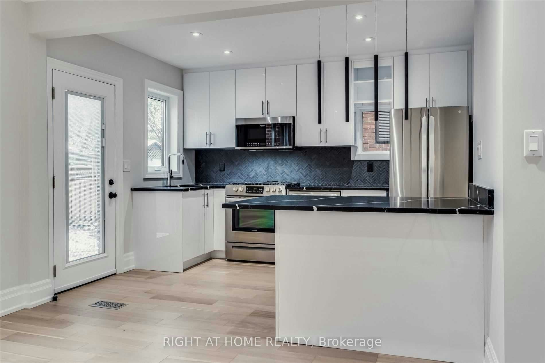 611 Hillsdale Avenue E, Toronto, ON, M4S 1V1 - 11