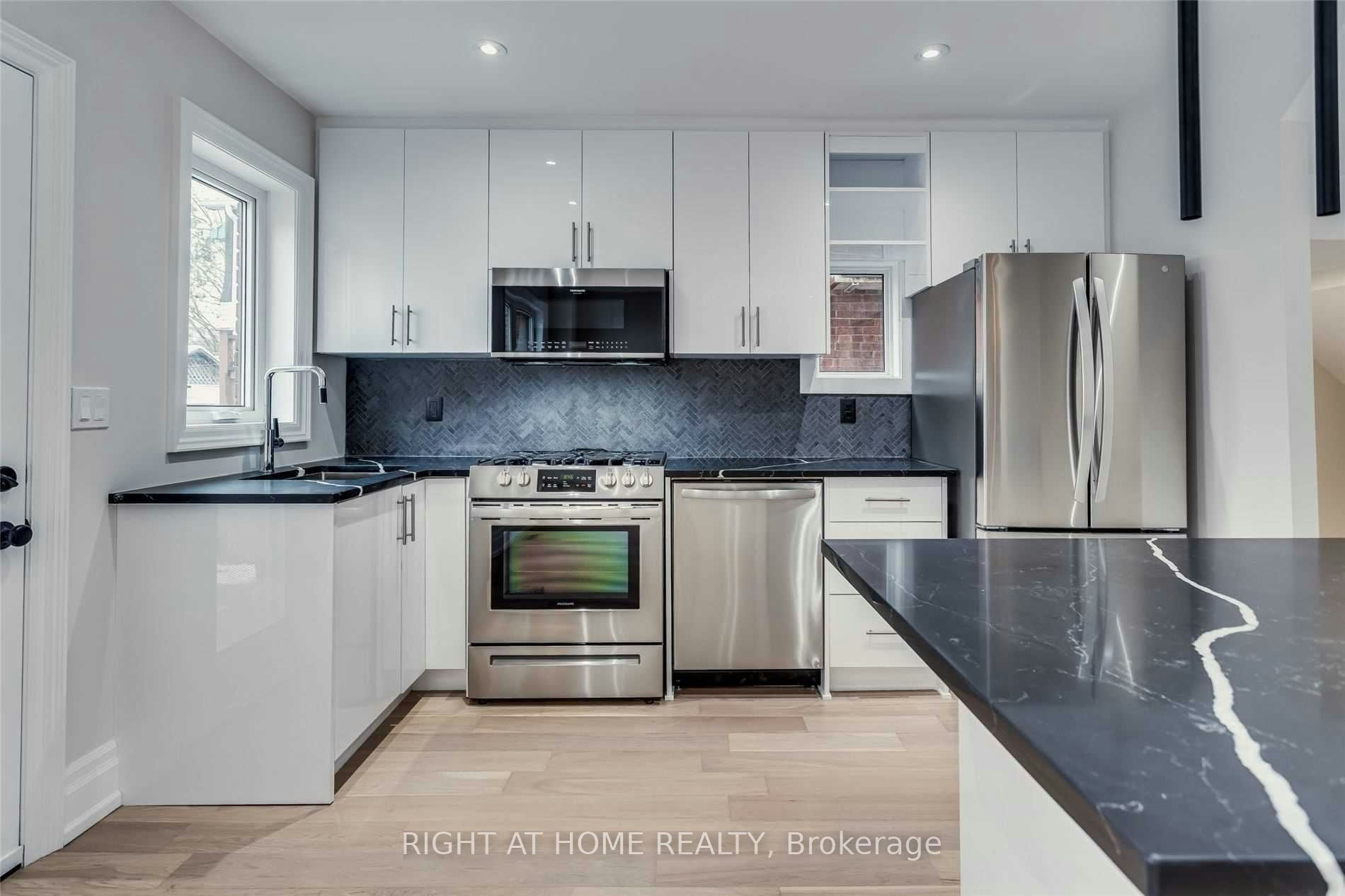 611 Hillsdale Avenue E, Toronto, ON, M4S 1V1 - 12