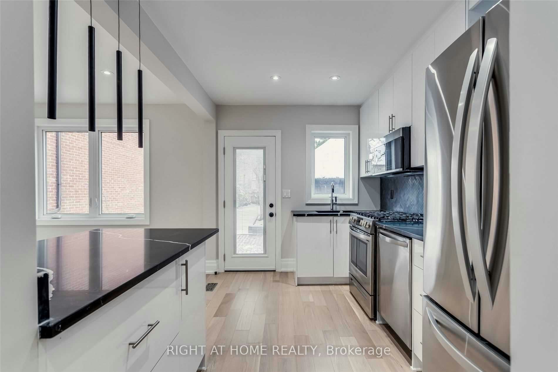 611 Hillsdale Avenue E, Toronto, ON, M4S 1V1 - 9