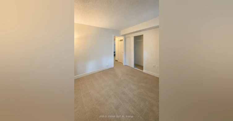 828-10 Capreol Court, Toronto, ON, M5V 4B3 - 14