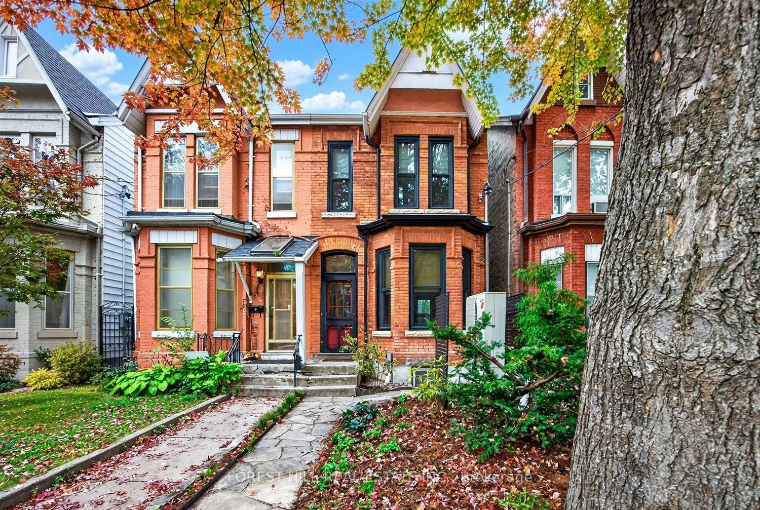 44 Russell Street, Toronto, ON, M5S 1B7