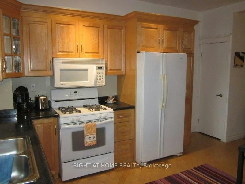 Main-261 Grace Street, Toronto, ON, M6G 3A7 - 2