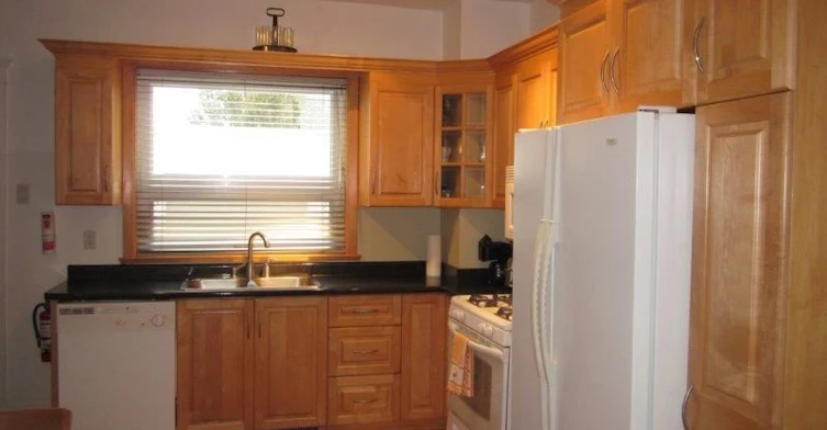 Main-261 Grace Street, Toronto, ON, M6G 3A7