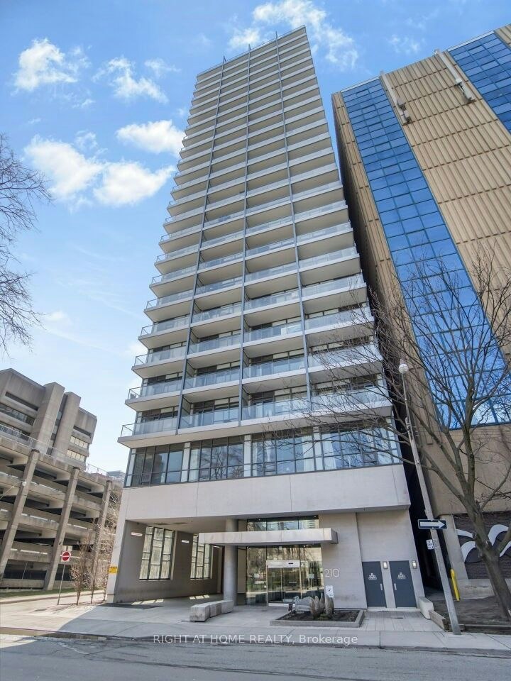 914-210 Simcoe Street, Toronto, ON, M5T 0A9