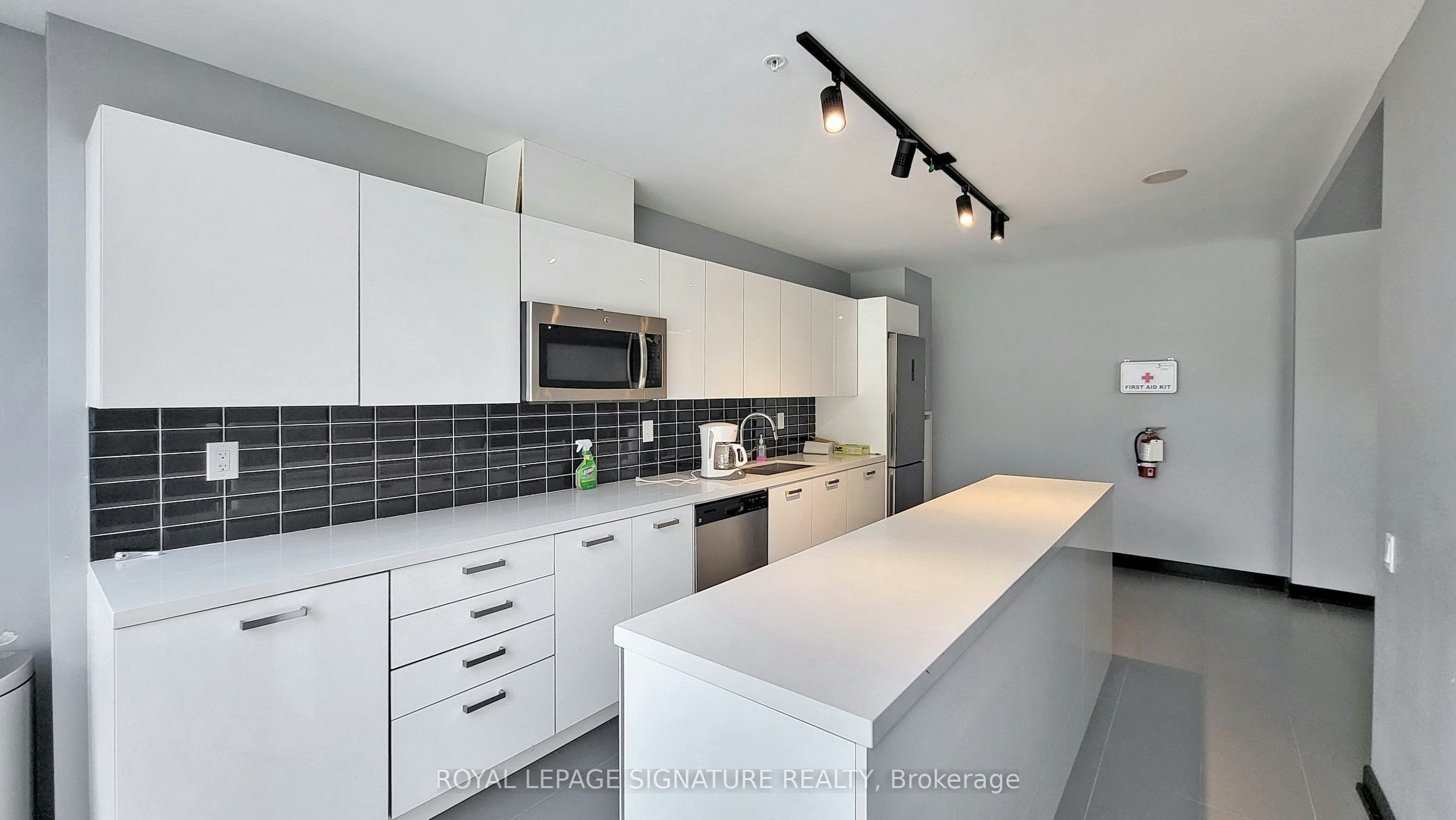 203-39 Brant Street, Toronto, ON, M5V 0M8 - 19