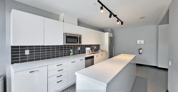 203-39 Brant Street, Toronto, ON, M5V 0M8 - 19