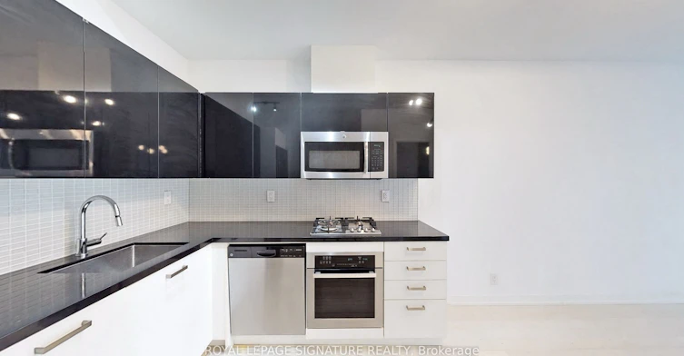 203-39 Brant Street, Toronto, ON, M5V 0M8 - 2