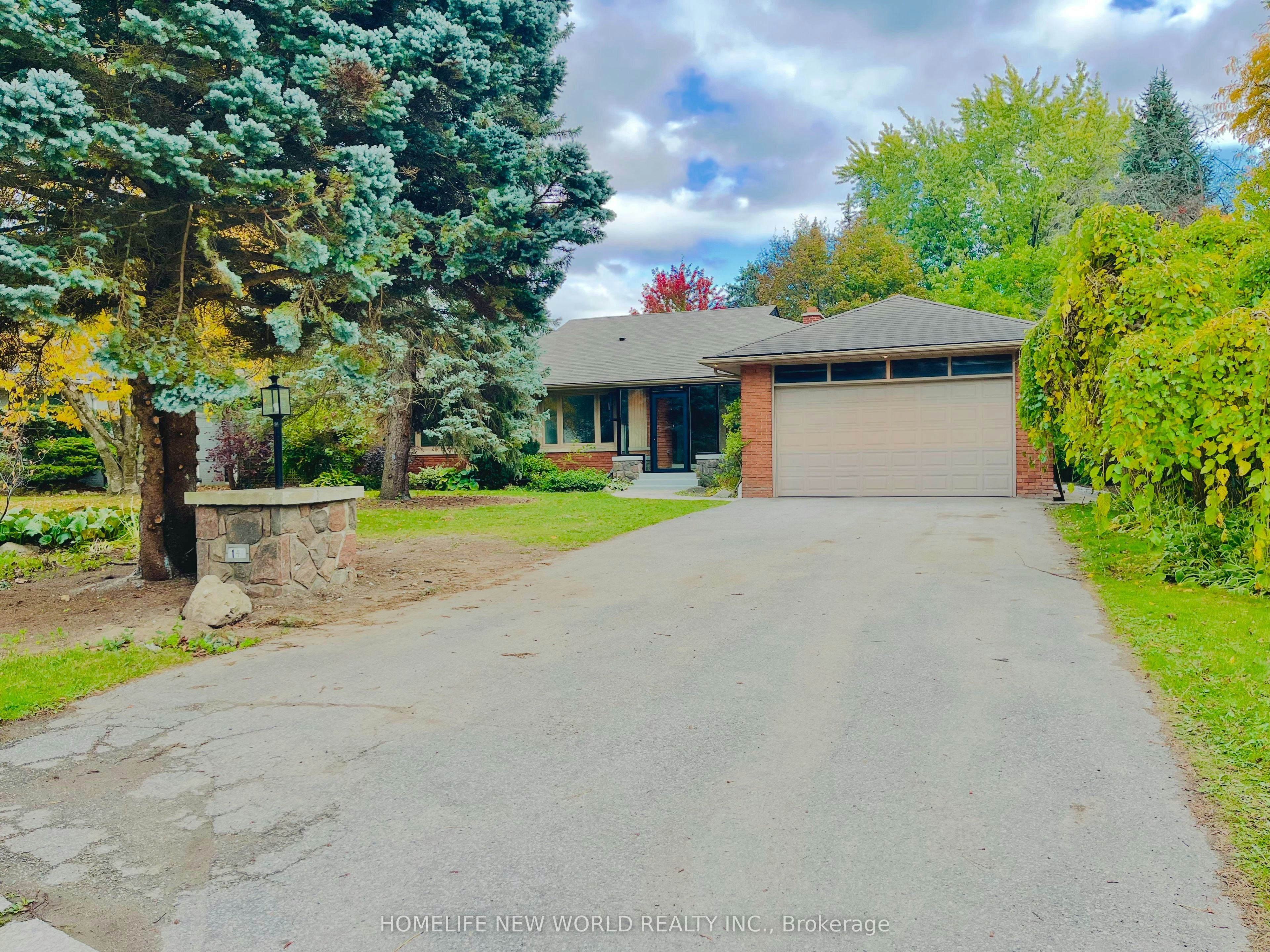 14 Rollscourt Drive, Toronto, ON, M2L 1X5
