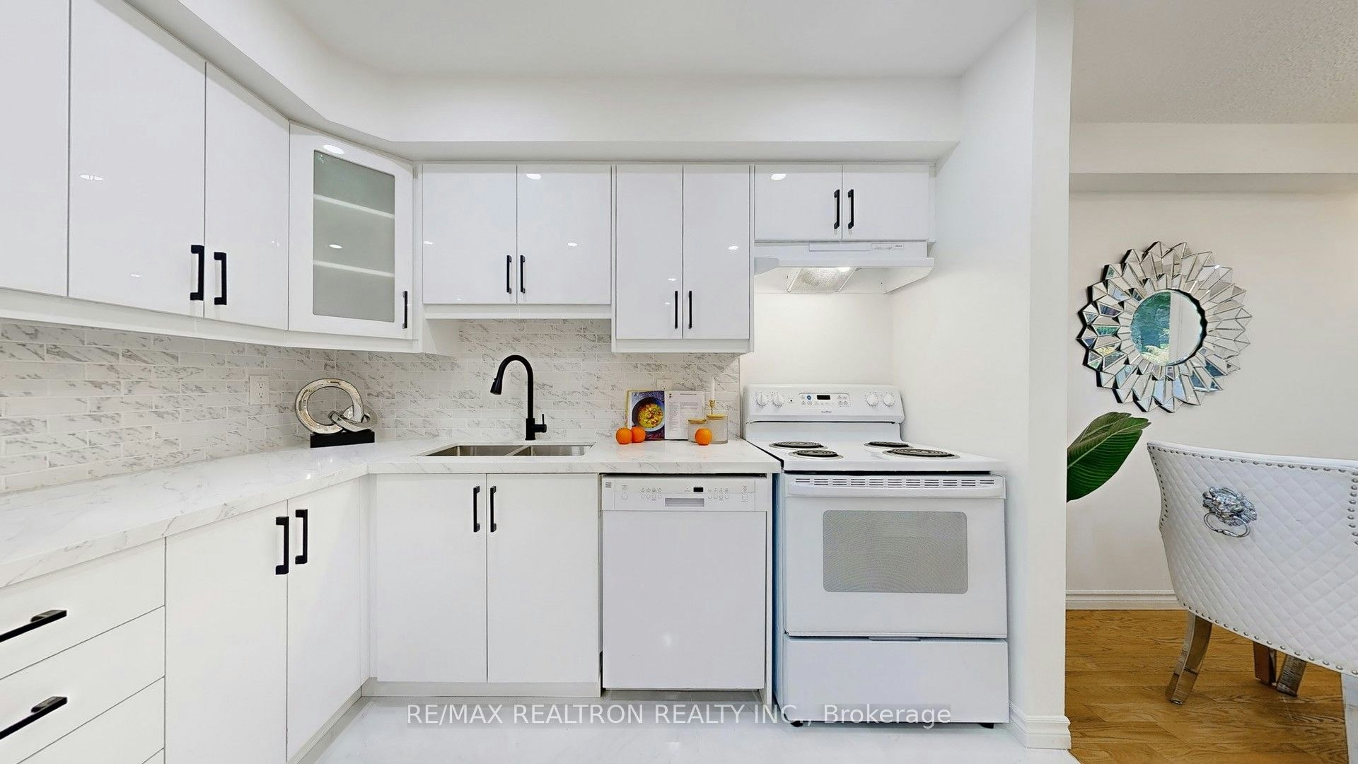 37 Woody Vine Way, Toronto, ON, M2J 4H5 - 9