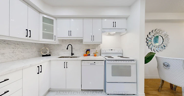 37 Woody Vine Way, Toronto, ON, M2J 4H5 - 9