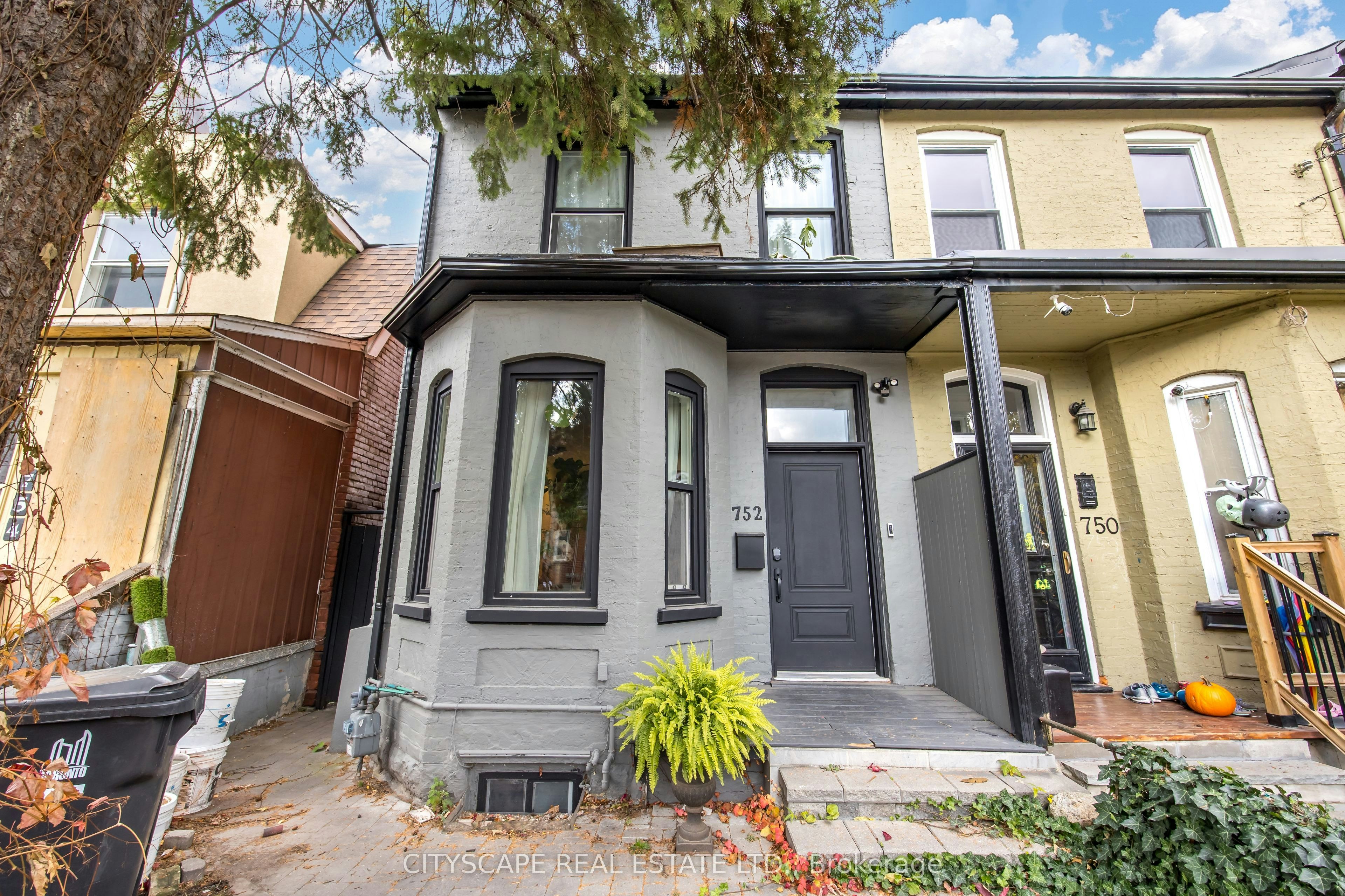 Main-752 Richmond Street W, Toronto, ON, M6J 1C5