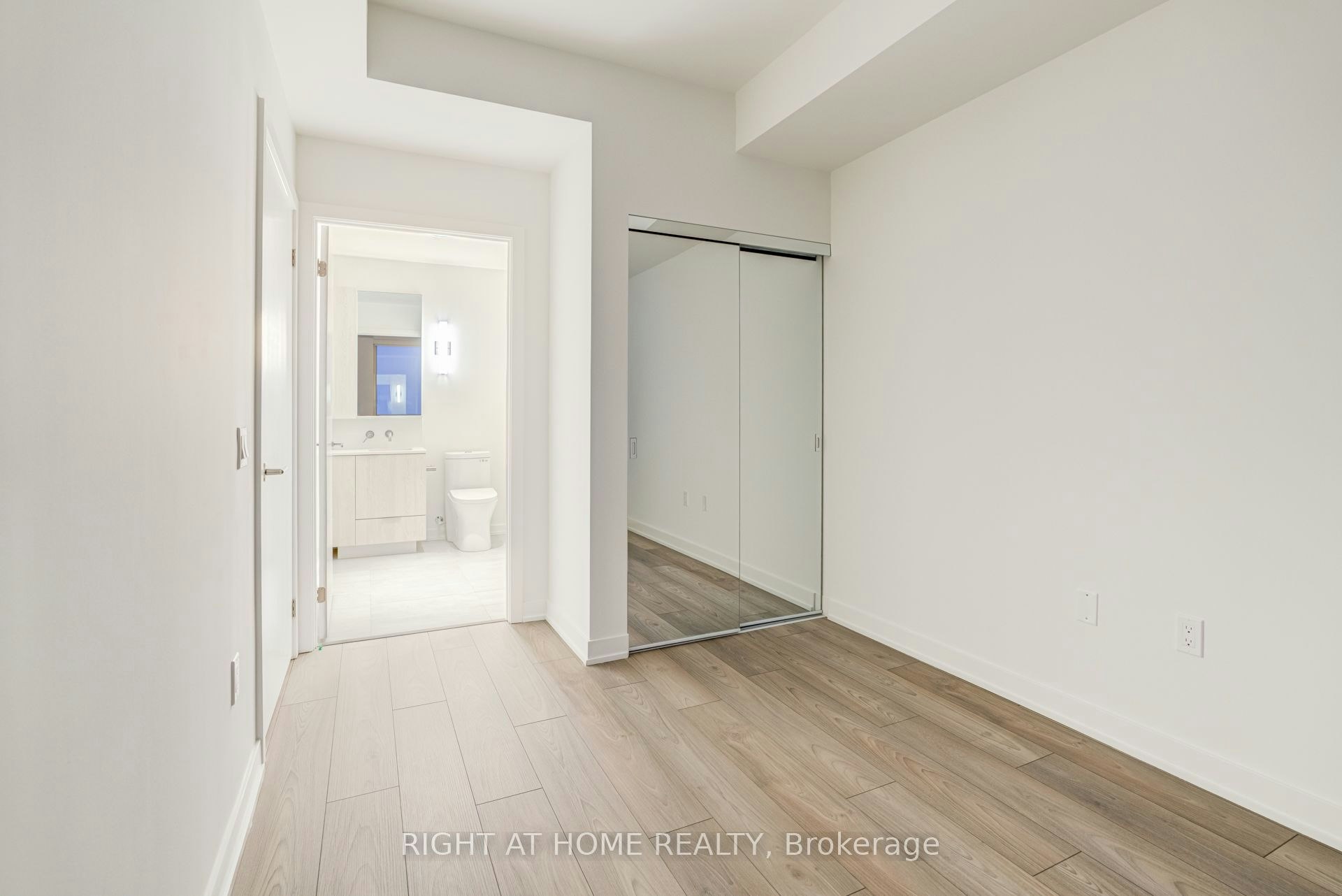 2403S-110 Broadway Avenue, Toronto, ON, M4P 1V7 - 18