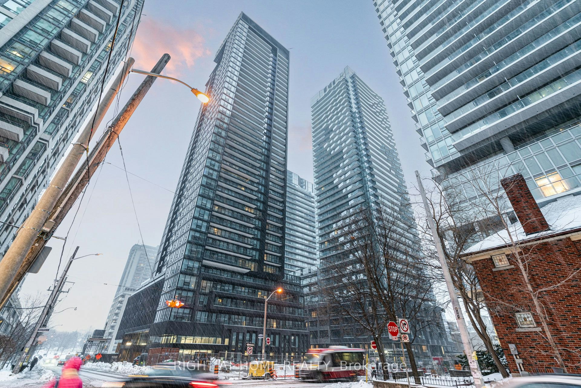 2403S-110 Broadway Avenue, Toronto, ON, M4P 1V7