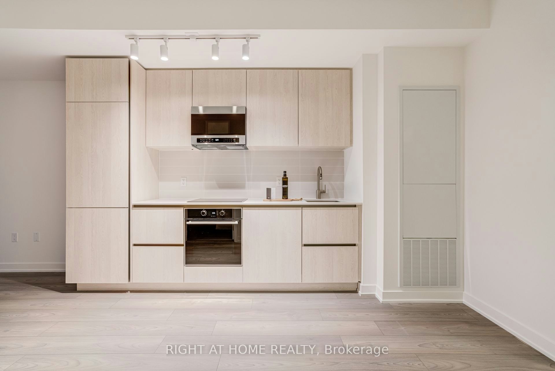 2403S-110 Broadway Avenue, Toronto, ON, M4P 1V7 - 9