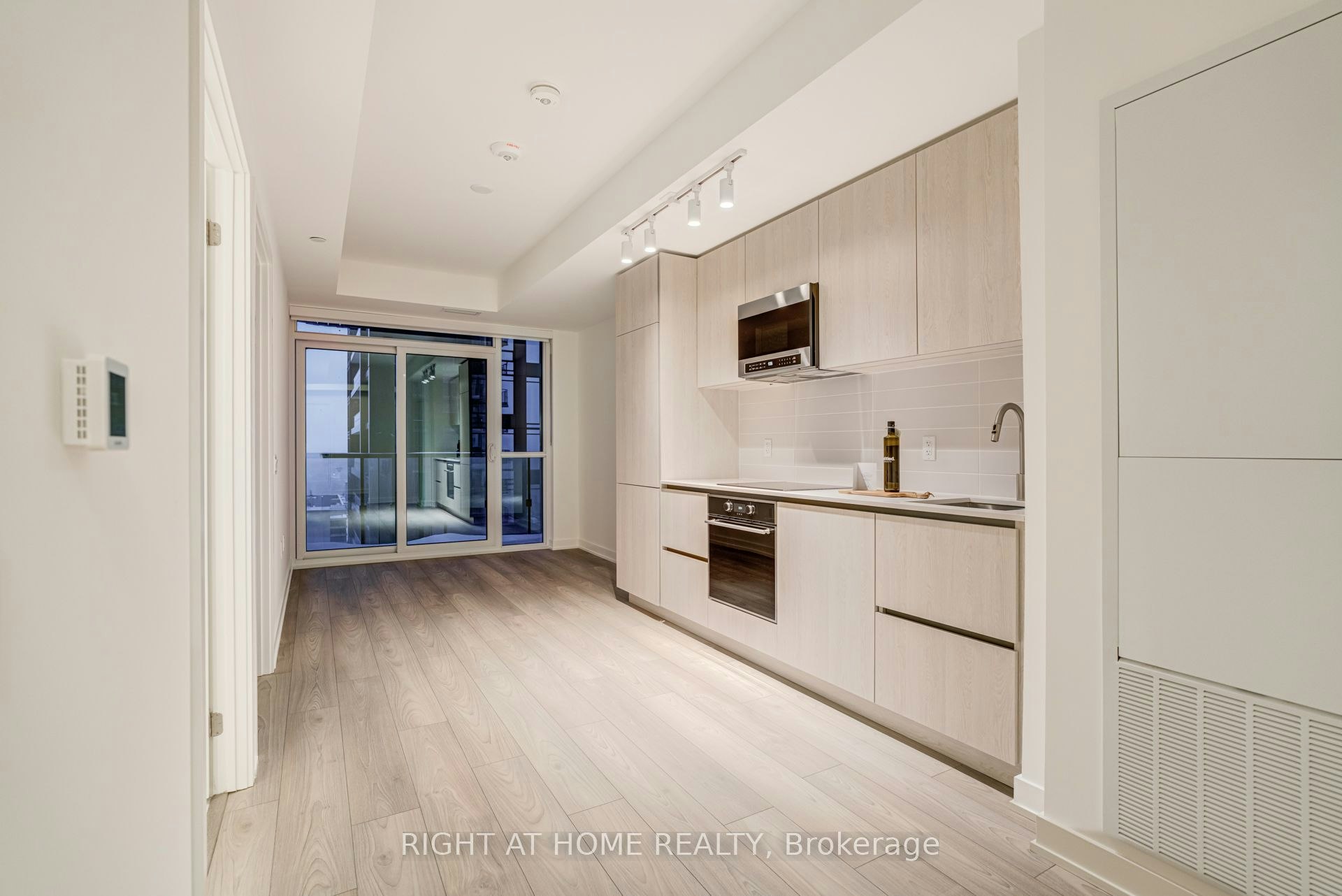 2403S-110 Broadway Avenue, Toronto, ON, M4P 1V7 - 7