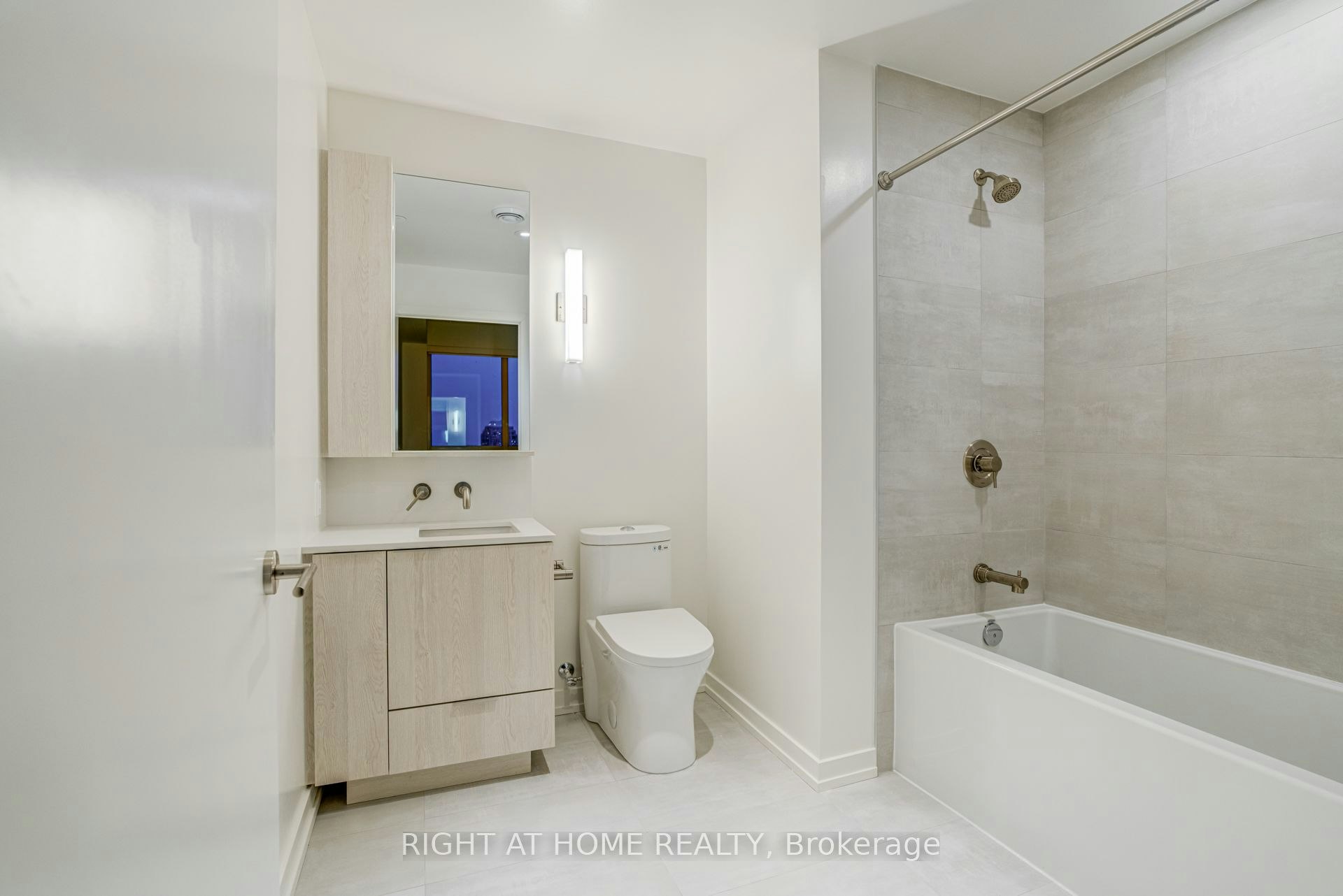 2403S-110 Broadway Avenue, Toronto, ON, M4P 1V7 - 19
