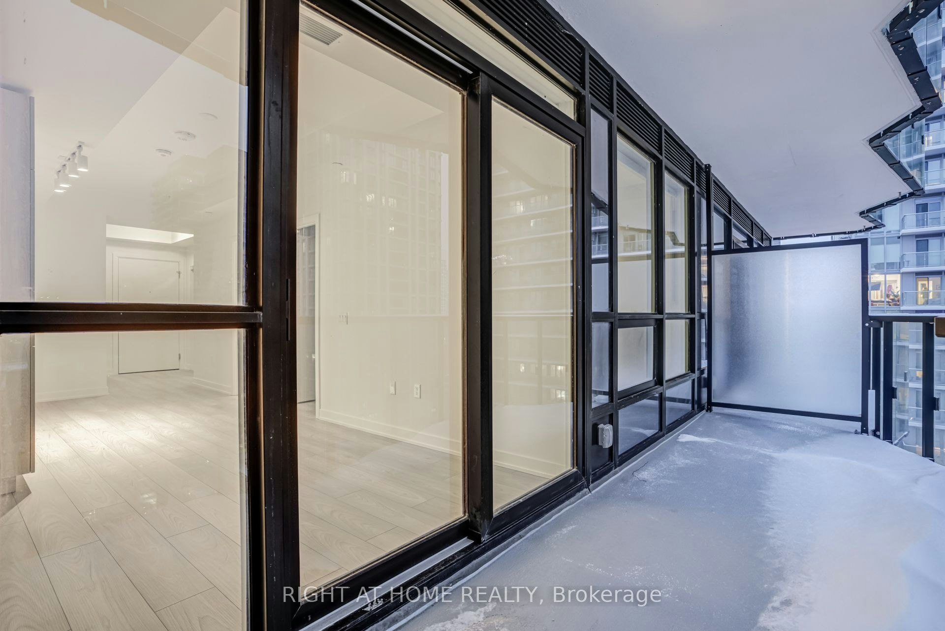 2403S-110 Broadway Avenue, Toronto, ON, M4P 1V7 - 24