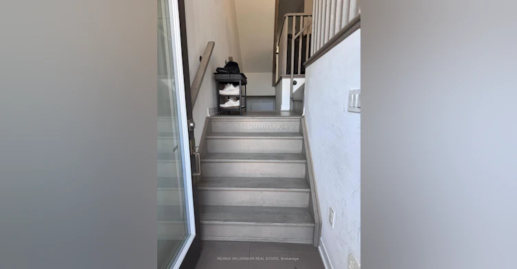 54 Hooyo Terrace, Toronto, ON, M6A 0G1 - 3