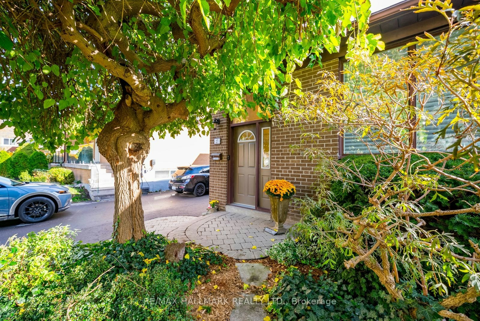 27 Pinebrook Avenue, Toronto, ON, M4A 1Y8