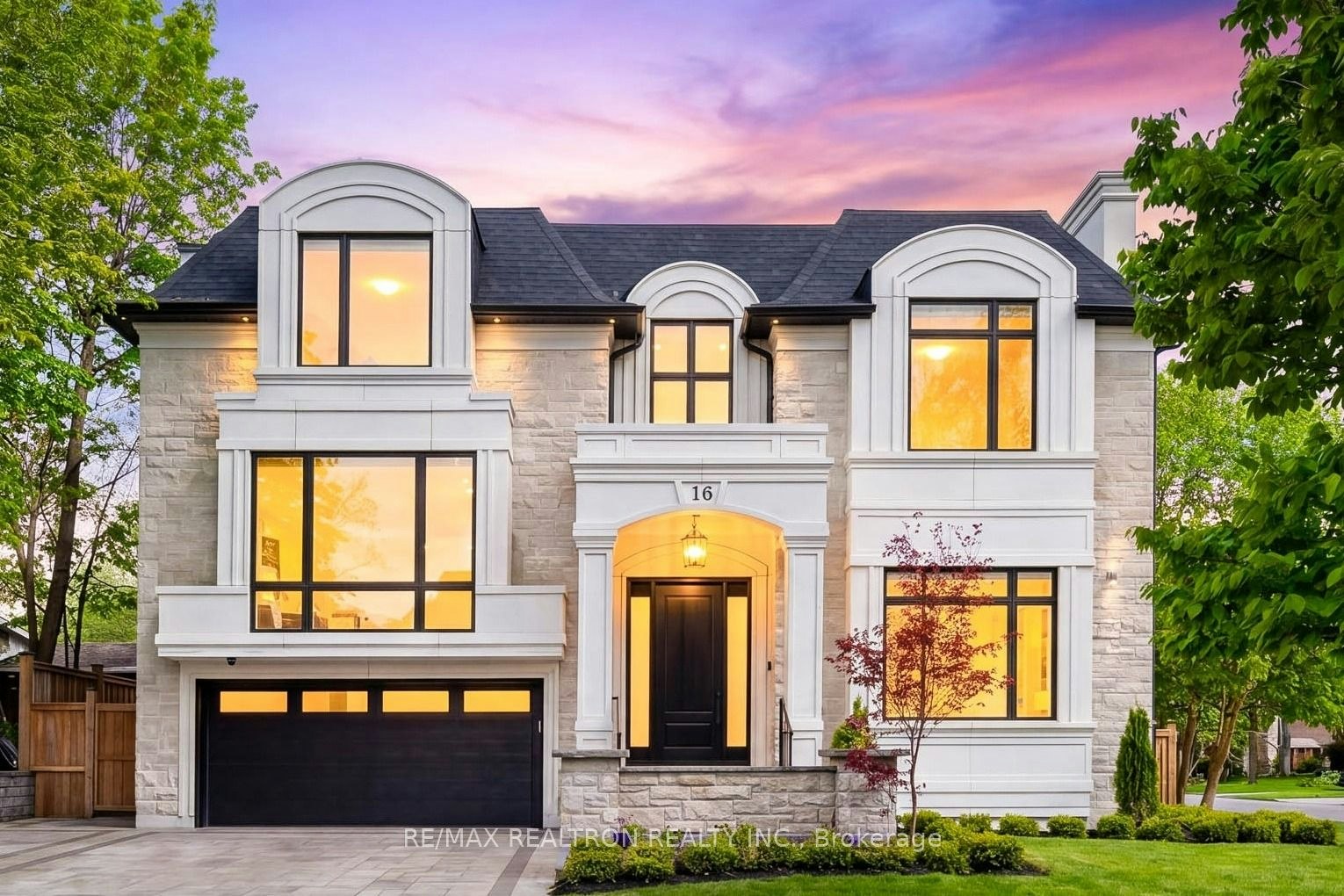 16 Ballyronan Road, Toronto, ON, M3B 1V1