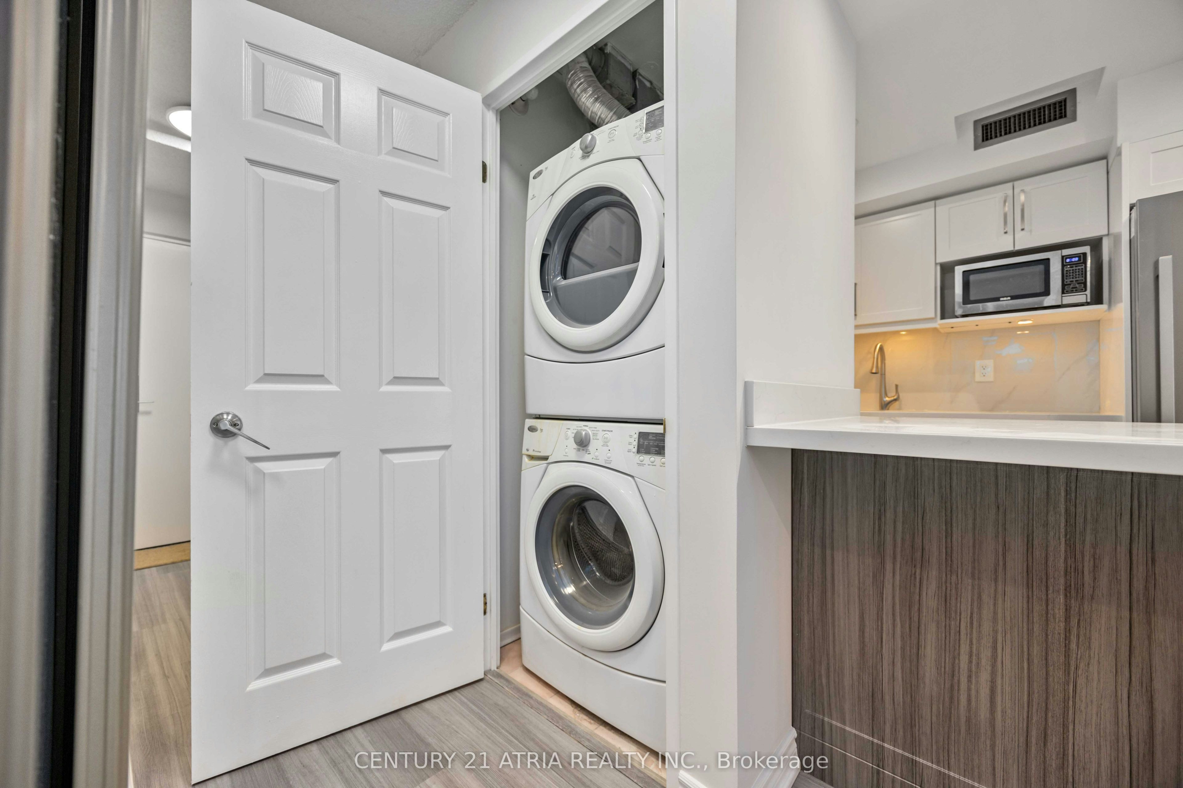 2205-55 Centre Avenue, Toronto, ON, M5G 2H5 - 11