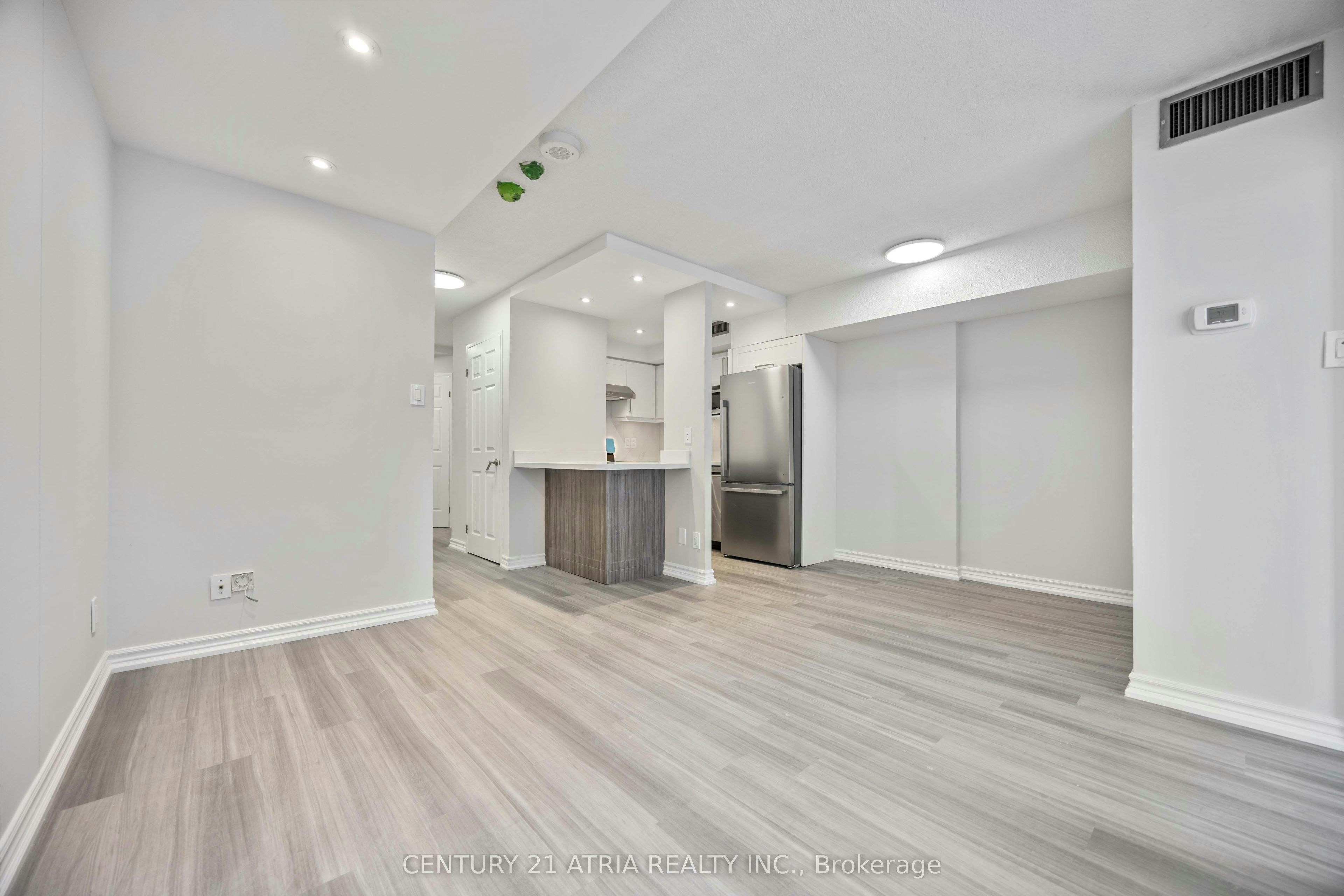 2205-55 Centre Avenue, Toronto, ON, M5G 2H5 - 6