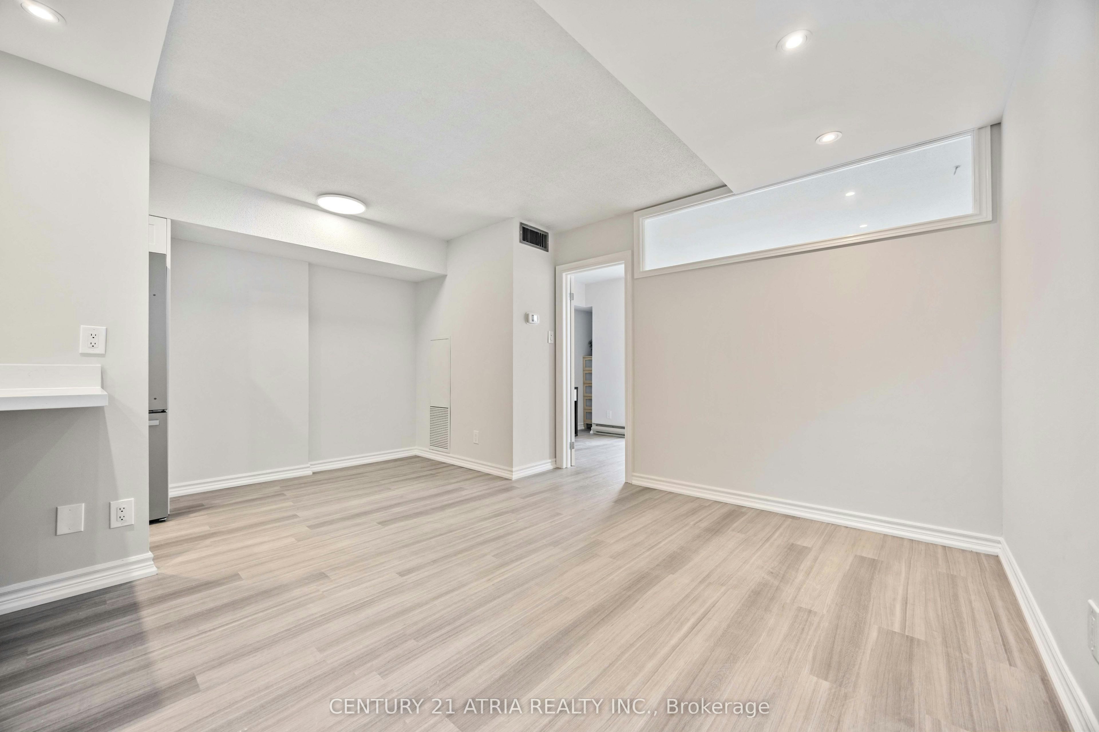 2205-55 Centre Avenue, Toronto, ON, M5G 2H5 - 8