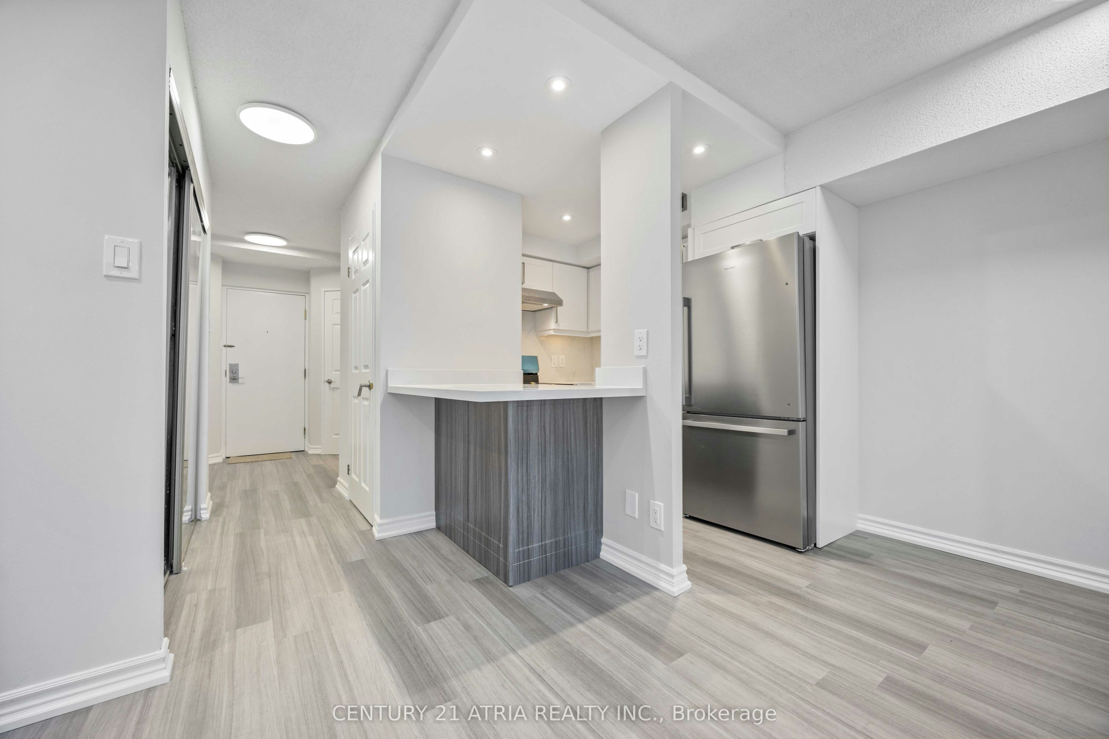 2205-55 Centre Avenue, Toronto, ON, M5G 2H5 - 7