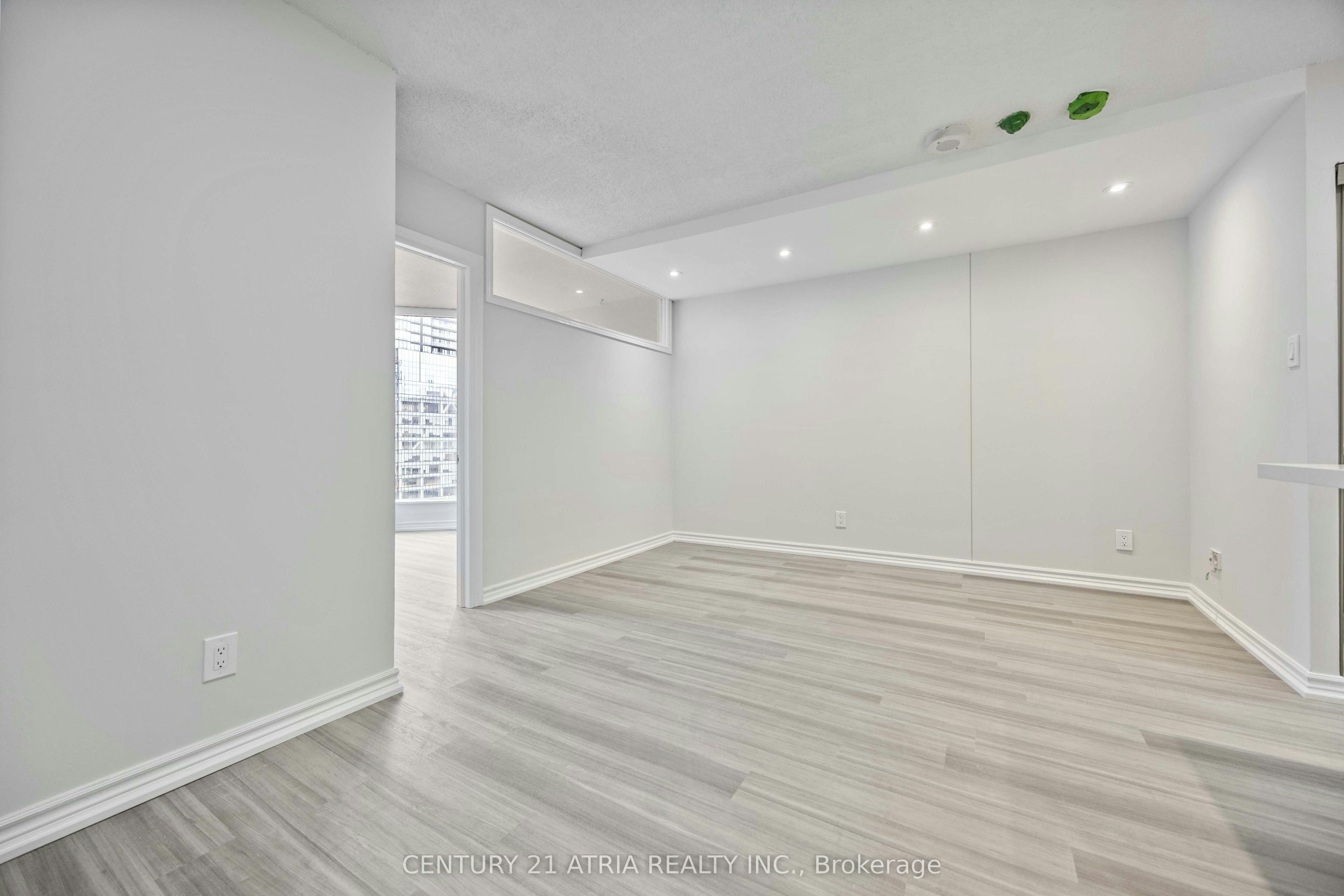 2205-55 Centre Avenue, Toronto, ON, M5G 2H5 - 9