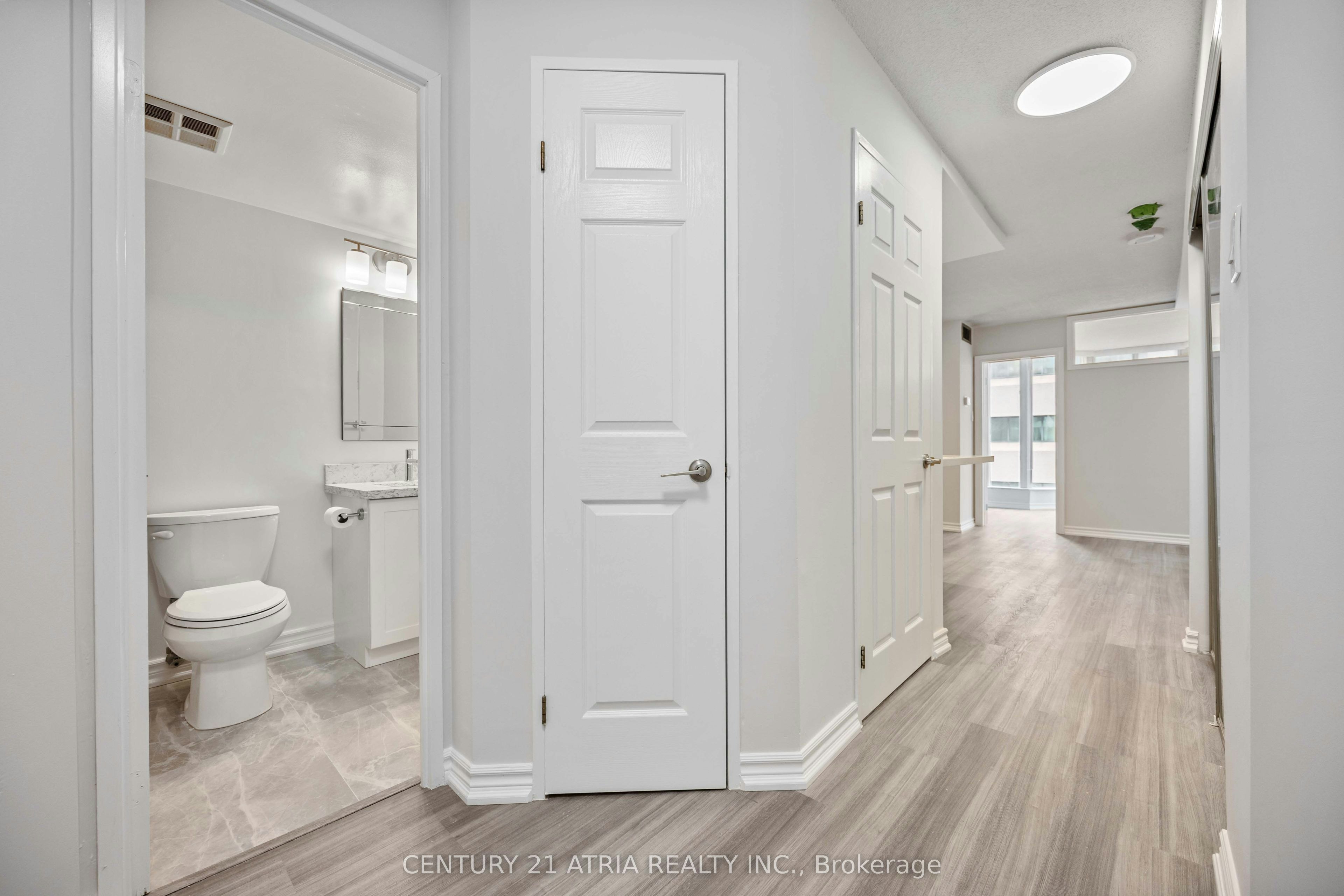 2205-55 Centre Avenue, Toronto, ON, M5G 2H5 - 12