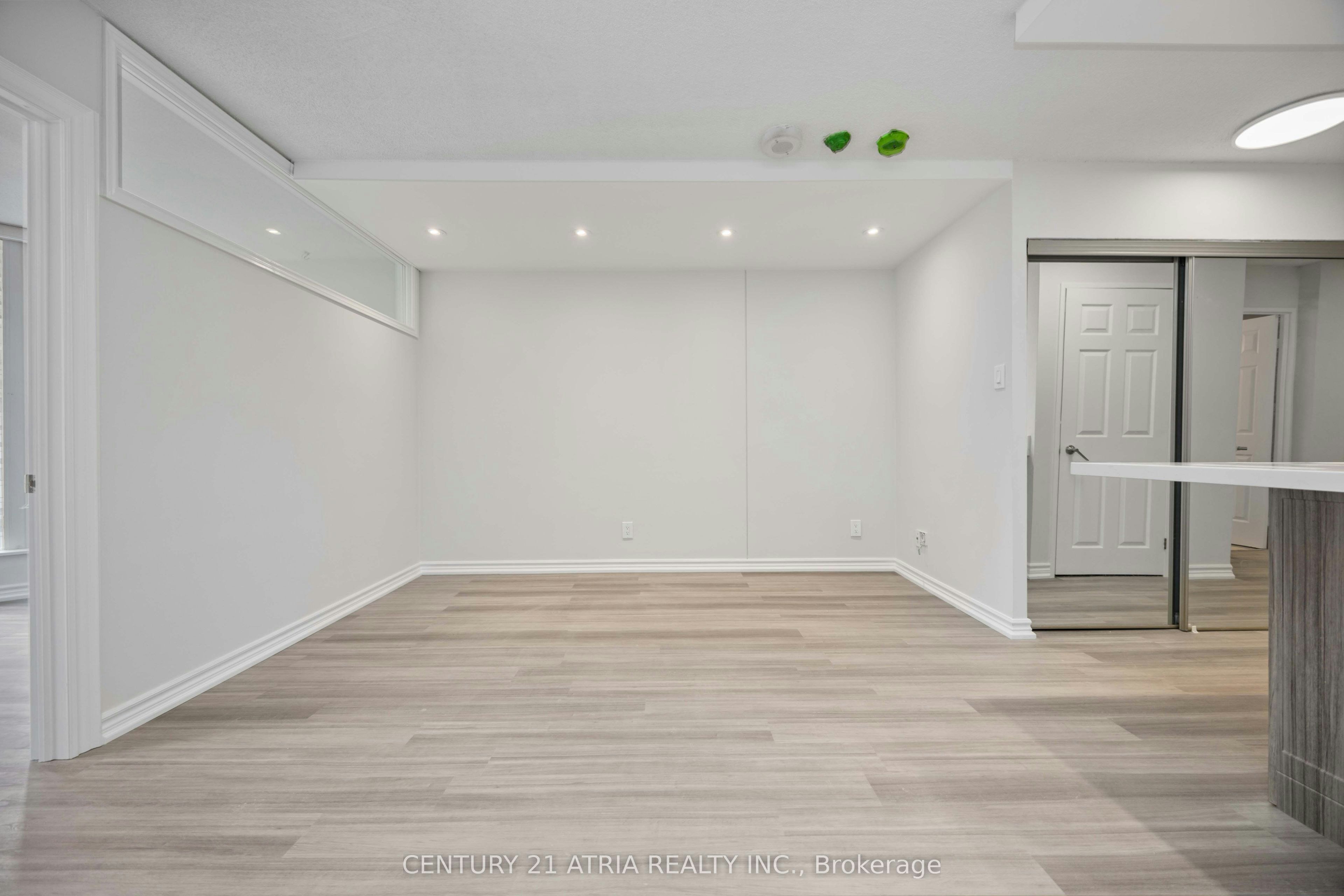 2205-55 Centre Avenue, Toronto, ON, M5G 2H5 - 5