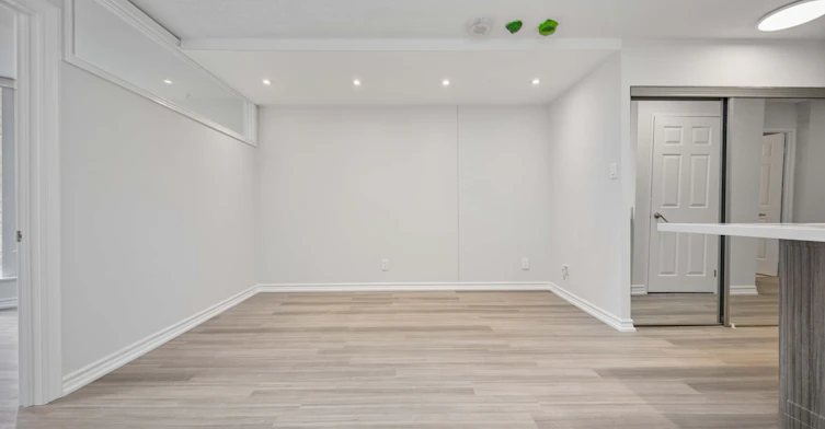 2205-55 Centre Avenue, Toronto, ON, M5G 2H5 - 5