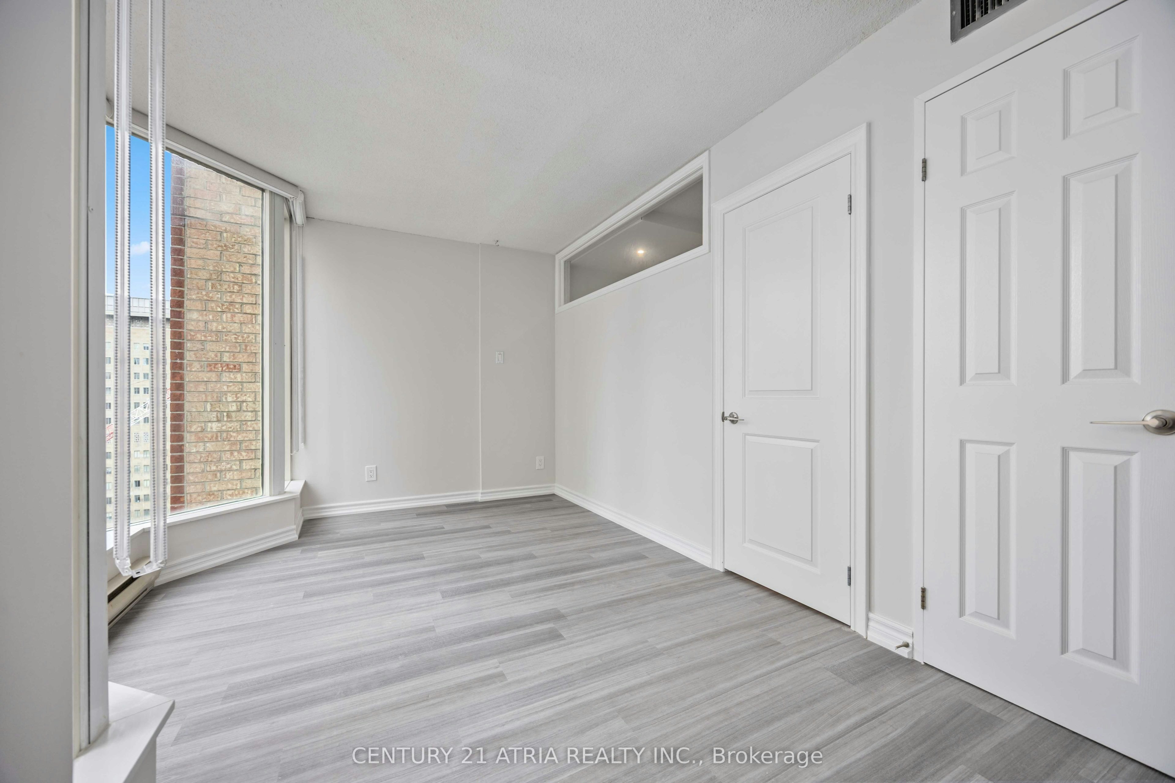 2205-55 Centre Avenue, Toronto, ON, M5G 2H5 - 16