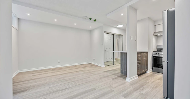 2205-55 Centre Avenue, Toronto, ON, M5G 2H5 - 4