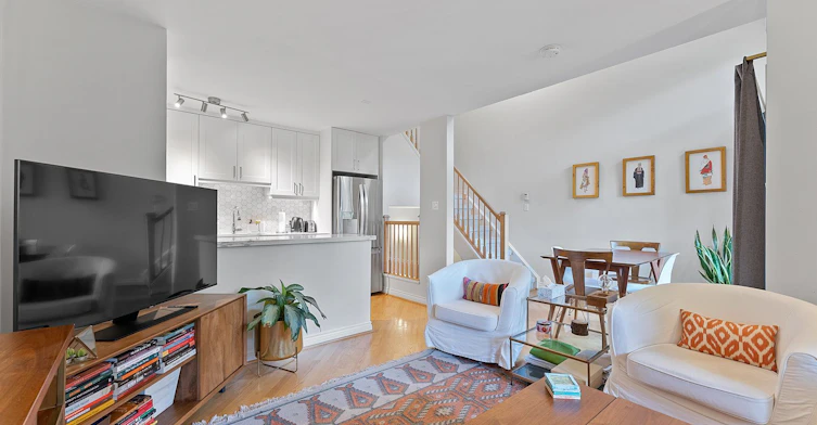 2-359 Albany Avenue, Toronto, ON, M5R 3E2