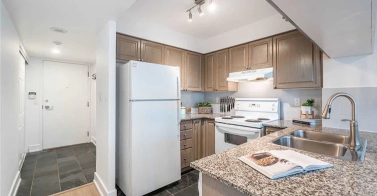 805-225 Queens Quay W, Toronto, ON, M5J 2X1 - 4