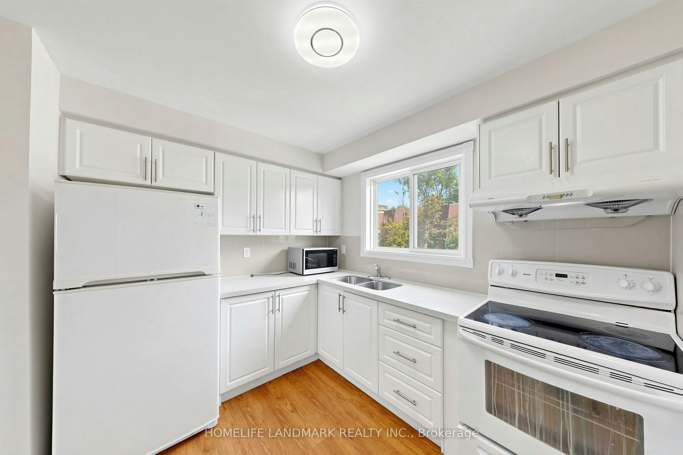 8 Rusty Crest Way, Toronto, ON, M2J 2Y4 - 7