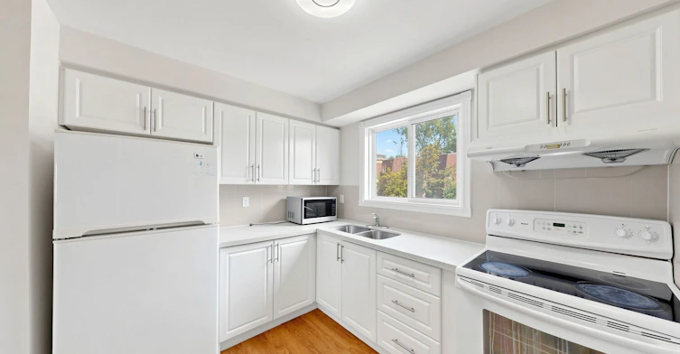 8 Rusty Crest Way, Toronto, ON, M2J 2Y4 - 7