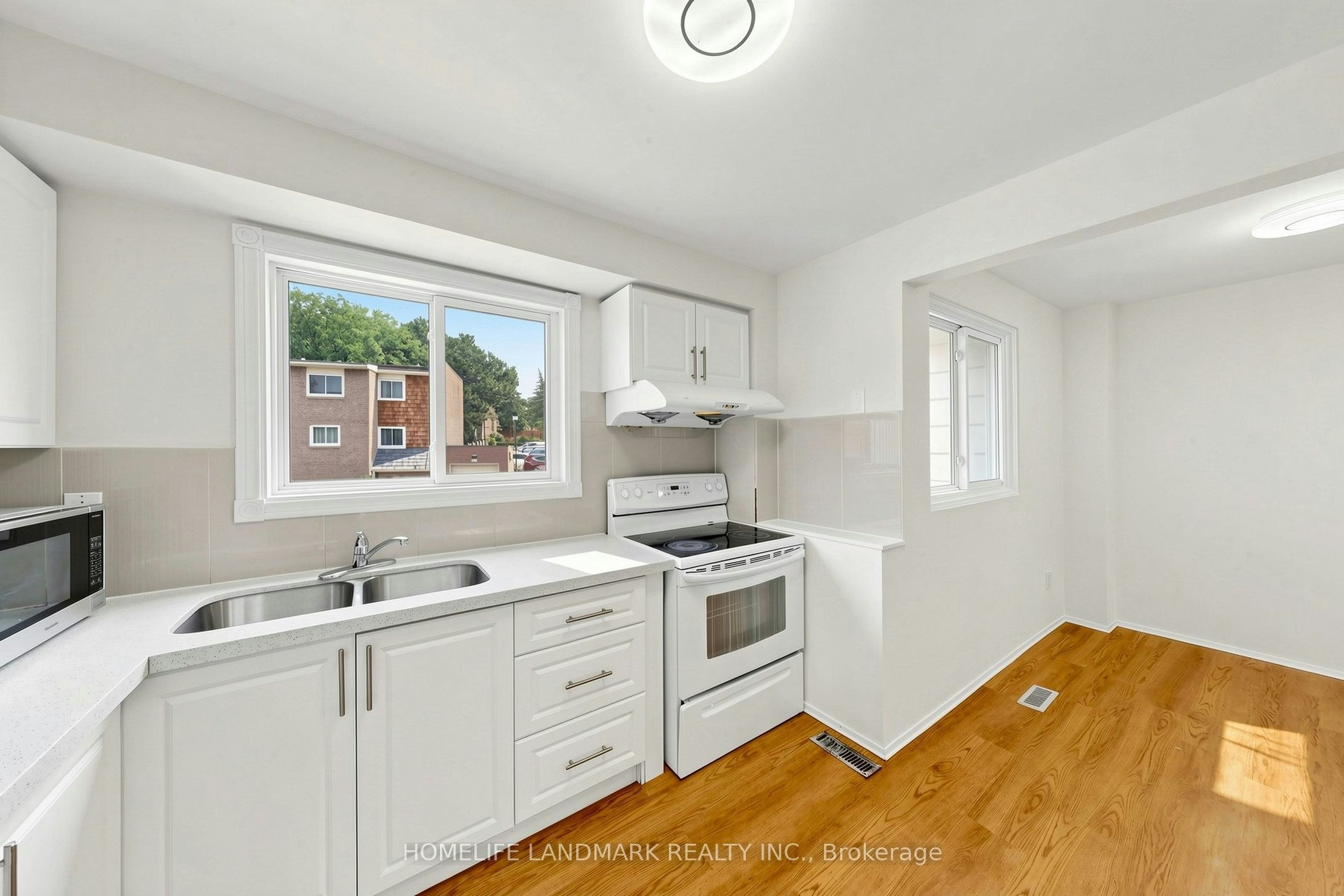8 Rusty Crest Way, Toronto, ON, M2J 2Y4 - 6