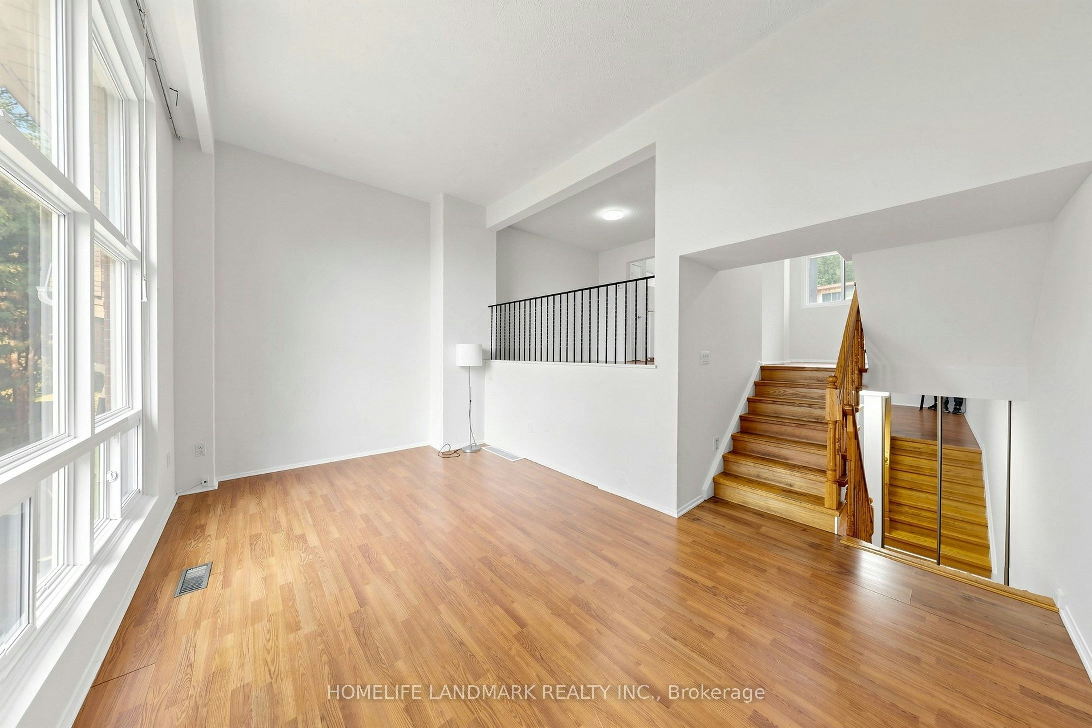 8 Rusty Crest Way, Toronto, ON, M2J 2Y4 - 5